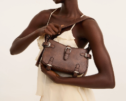 Seleção de bolsas, calçados e acessórios com 20% OFF